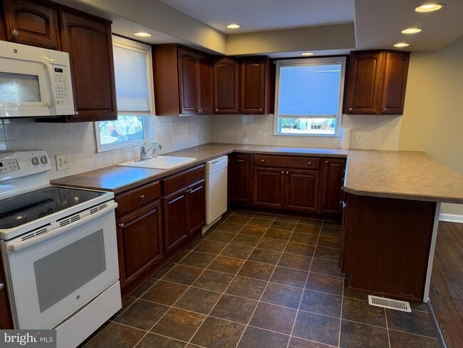 Photo - 15 W Floral Ave