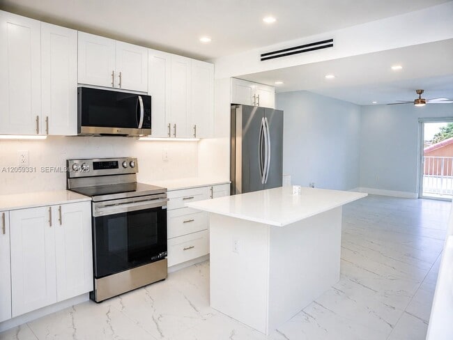 Building Photo - 2750 W 76th St Unit 203