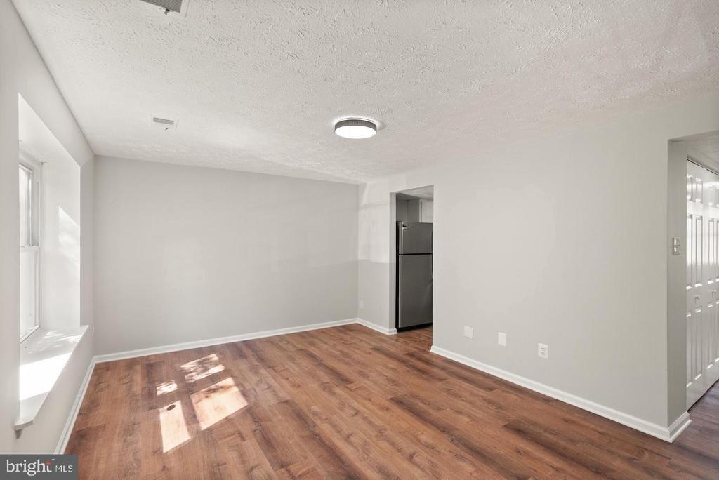 Photo - 8305 Pondside Terrace