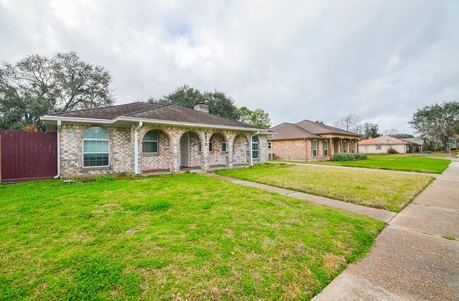 Photo - 9323 Claridge Dr