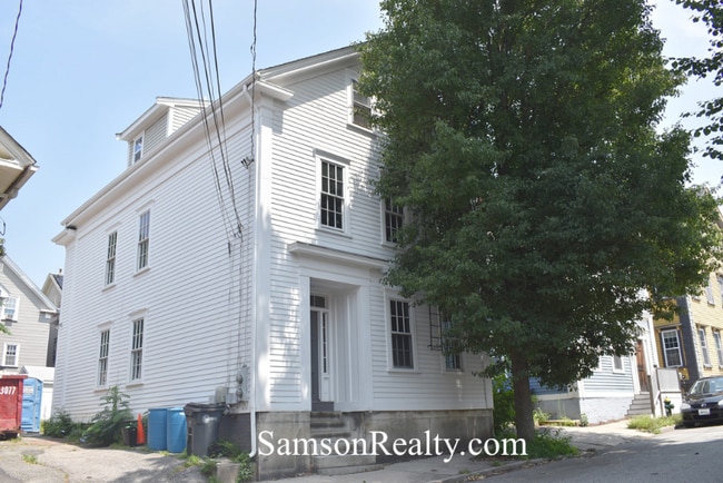 Building Photo - 104 Sheldon St Rental