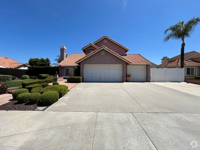Building Photo - Pool Home with RV Access