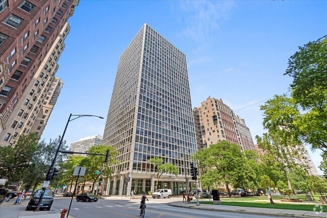 Building Photo - 2400 N Lakeview Ave Unit #  02202 Rental