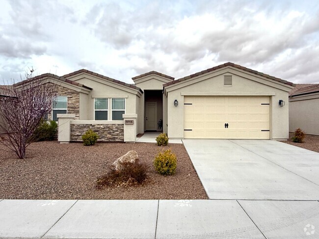 Building Photo - Beautiful 3 Bedroom Home in Gated Community!