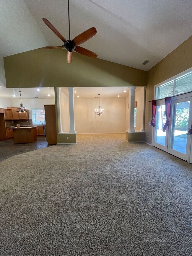 Photo - Beautiful 3BR/2BA Home in Prime Visalia Lo...