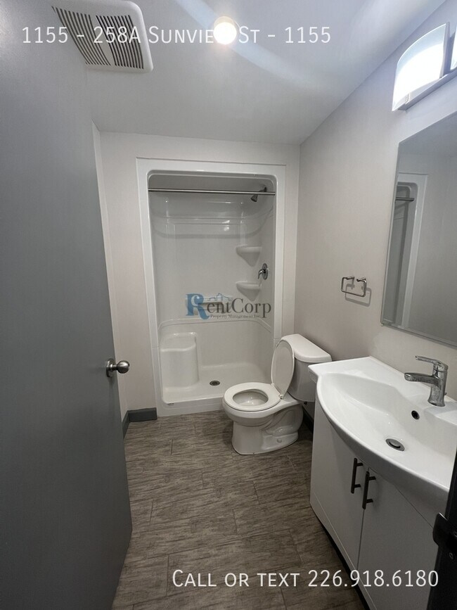 Photo - 258A-258A Sunview St