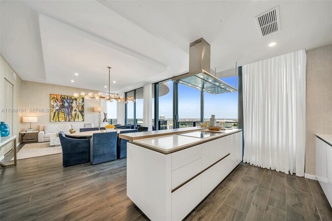 Building Photo - 1000 Brickell Plaza Unit PH5807