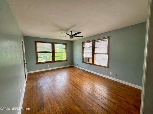 Photo - 2338 Oak St