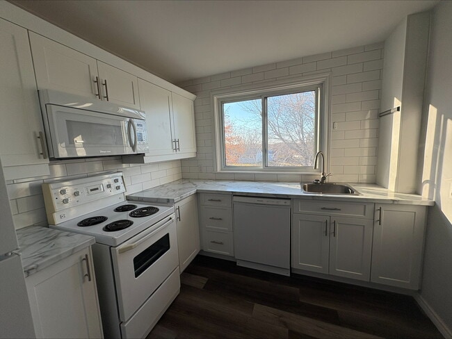 Building Photo - 437 Covert St Unit 12