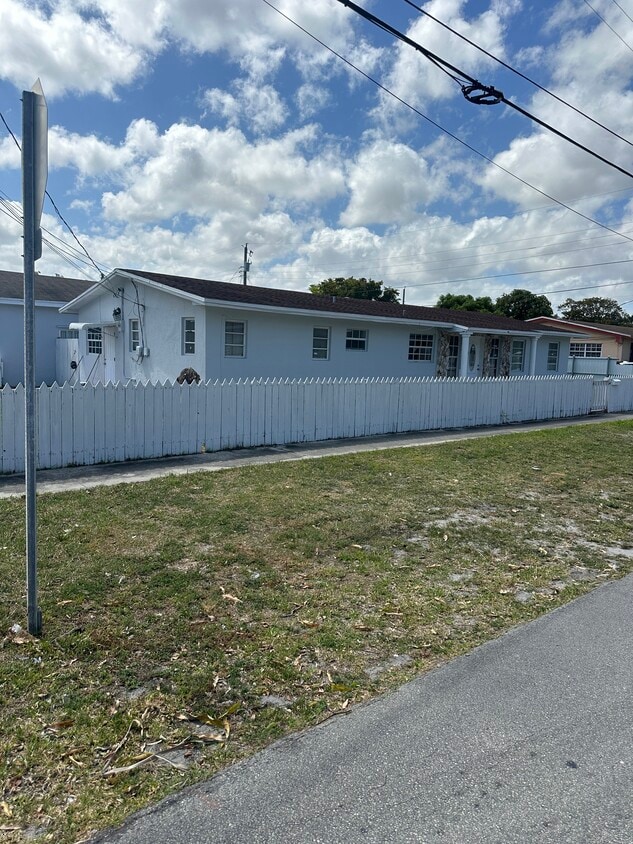 Photo - 17100 NE 3rd Ct (North Miami Beach, FL)