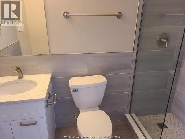 Photo - 550 Sandison St