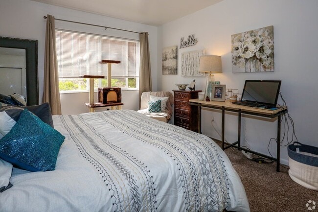 Photo - Lakeshore Place