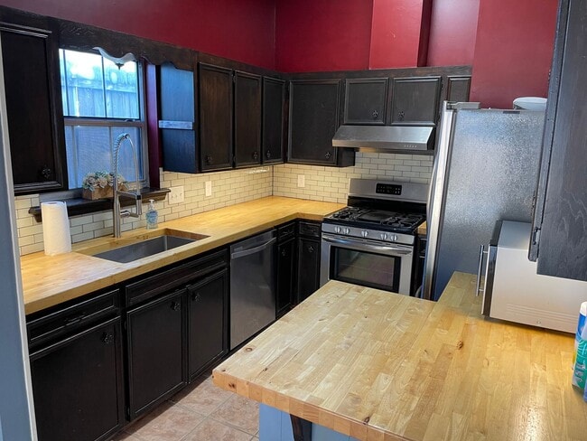 1336 Pecan Square