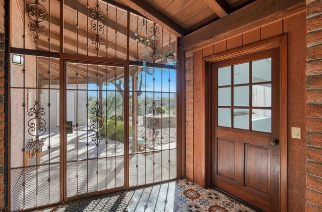 Photo - 770 N Lazy J Wy