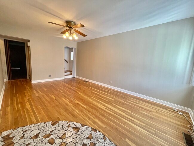 Photo - 6046 S Melvina Ave