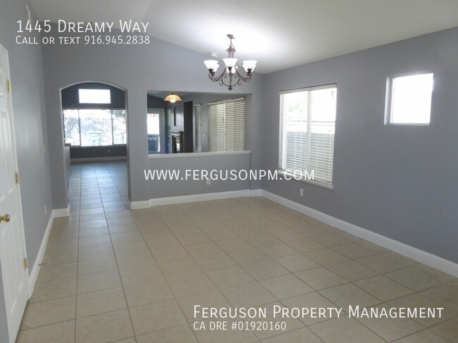 Photo - 1445 Dreamy Way