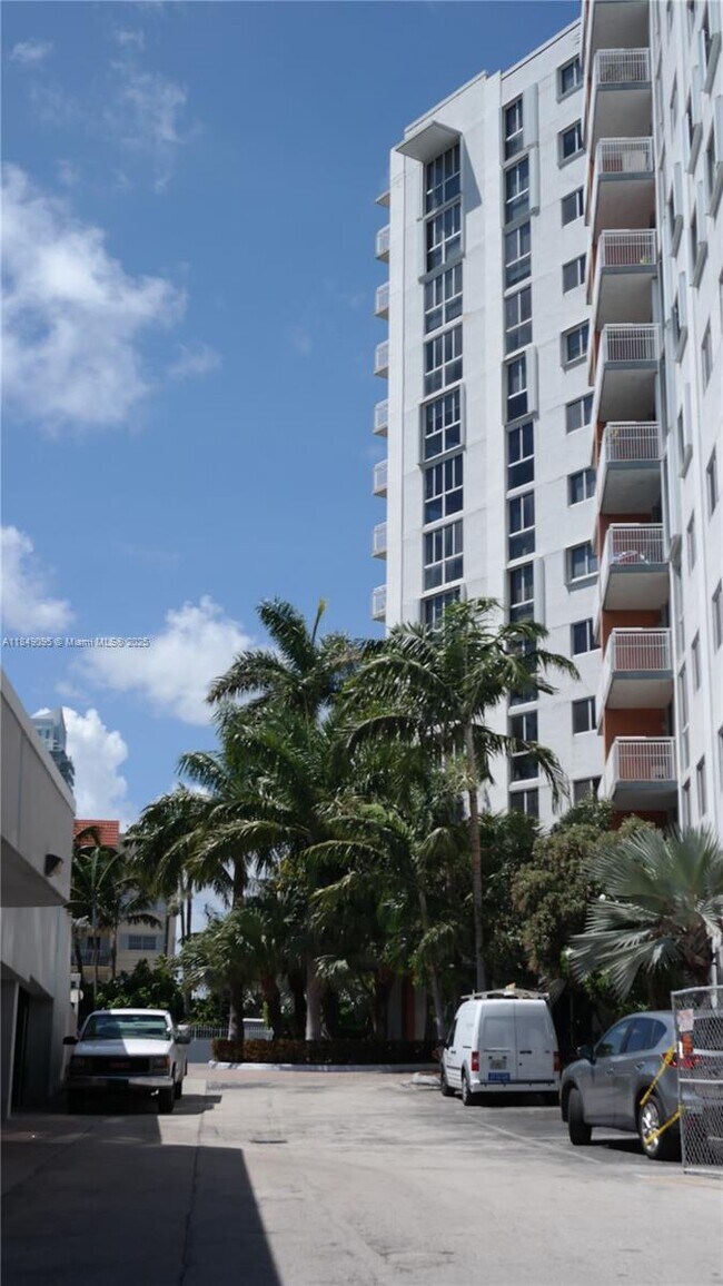 Building Photo - 1688 West Ave Unit 402 Rental