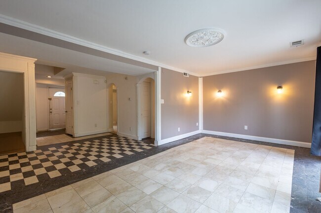 Photo - Lovely 3 BR/2.5 BA EOG Townhome in Silver ...