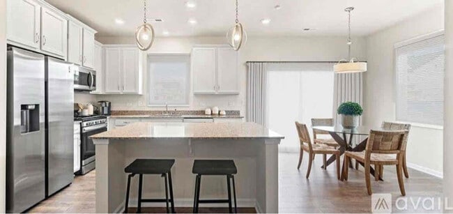 Photo - 3753 Yorkshire Pl