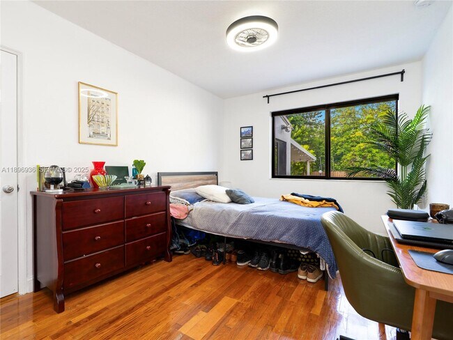 Photo - 337 NW 47th St