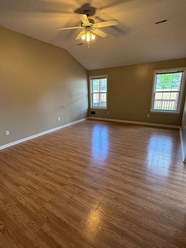 Photo - 3 bed 2 bath Home with fenced in backyard