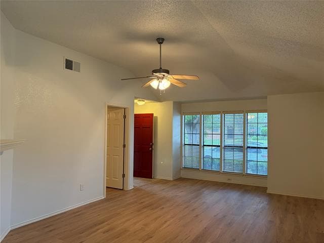 Photo - 2428 Chestnut Way