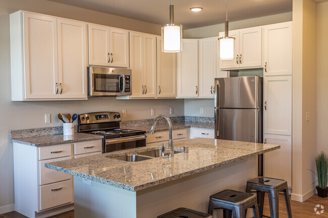 Gorgeous Granite Counter Tops & Kitchen Island with White Cabinets - Lincoln Street Verona, LLC. Rental