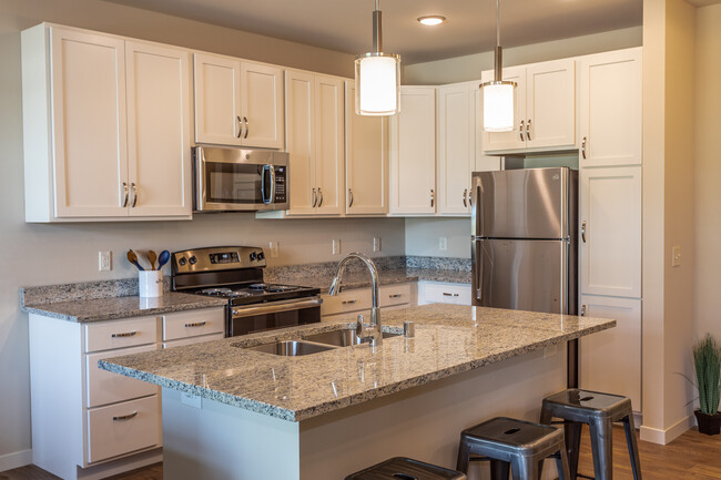 Gorgeous Granite Counter Tops & Kitchen Island with White Cabinets - Lincoln Street Verona, LLC. Apartments