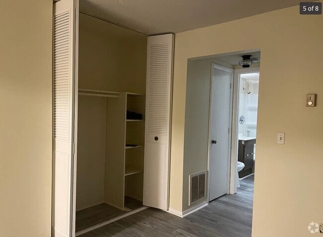 Building Photo - 52 Shrewsbury Green Dr Unit 52J Shrewsbury Green Dr Rental