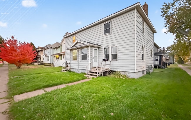 Building Photo - 1301-1303 Hammond Ave Unit 1301 Hammond Ave