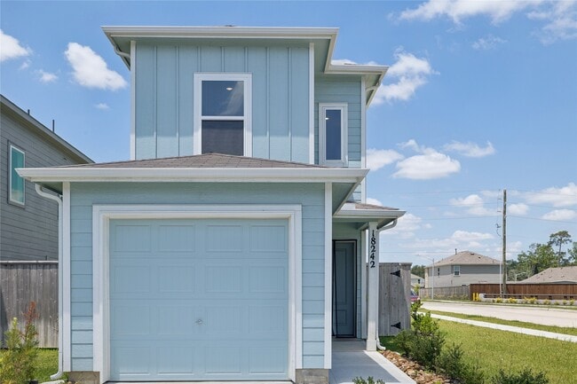 Building Photo - 18242 Via Aurelia Dr