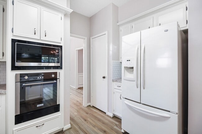 Photo - 5402 Summerfield Ln