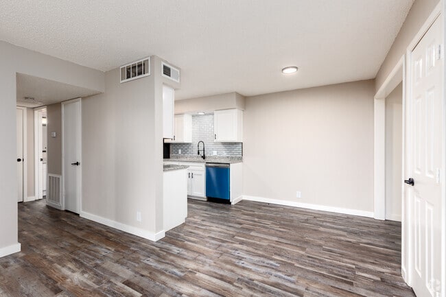 1BR, 1BA - 707SF
