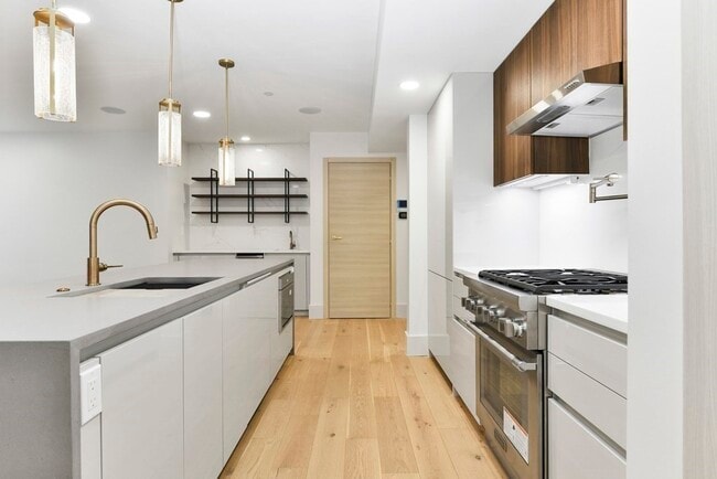 Photo - 880 E 6th St Unit 2