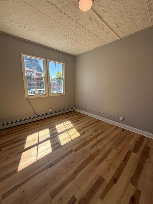 Building Photo - 10 William St Unit 1