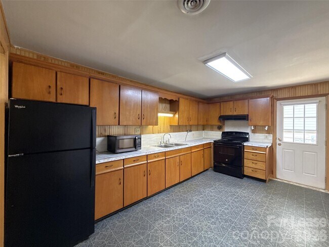 Photo - 419 Greystone Rd