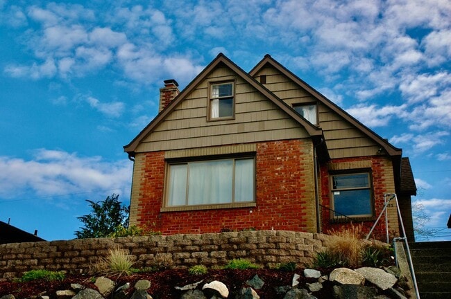 Building Photo - North Admiral Brick Tudor, Spectacular, Im... Rental