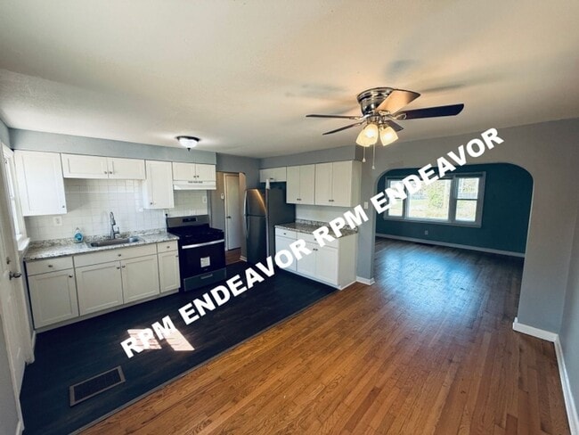 Building Photo - Spacious 4BD/2BA Home with Modern Updates ...