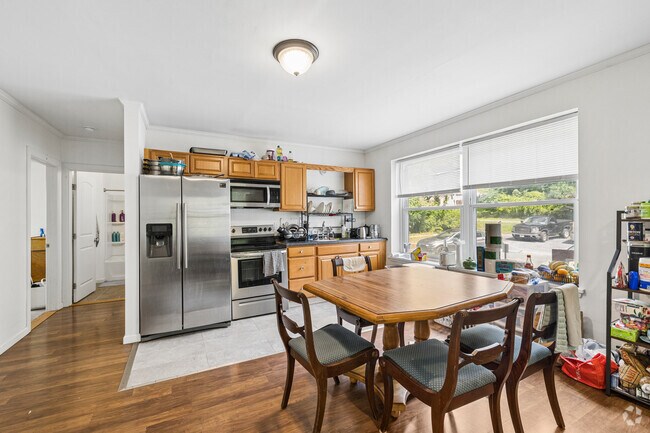 4BR, 1BA - 1,200SF - Dining Room