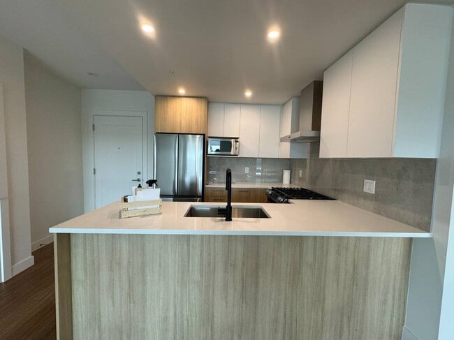 Building Photo - 31900 Raven Av Unit A205