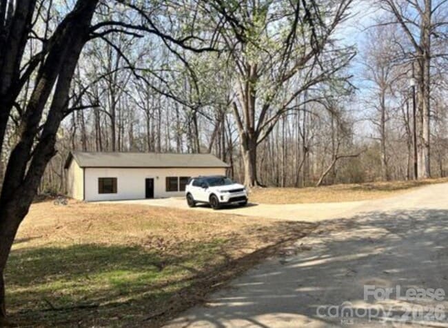 Photo - 2961 Beaty Rd