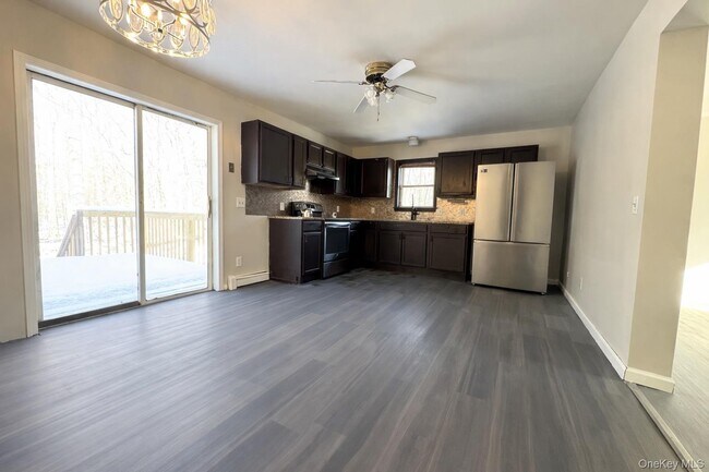 Photo - 27 Dandelion Ln