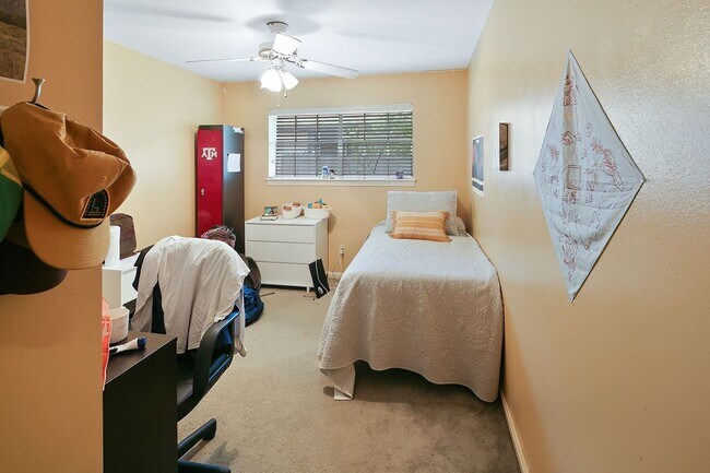 Photo - 1406 Angelina Cir