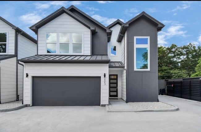 Building Photo - 6555 Sealey St