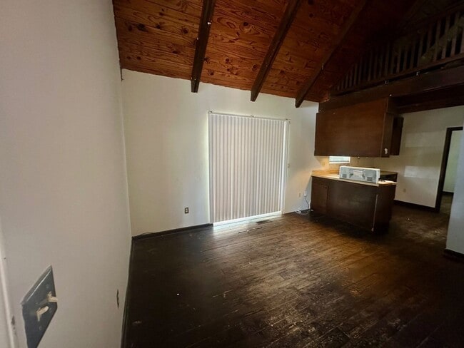 Photo - 400 Lindsay Rd Unit 02