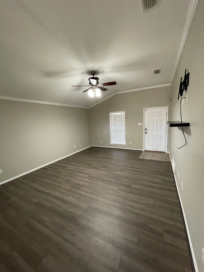 Photo - Stunning 3 Bedroom with Hard Surface Flooring Throughout!