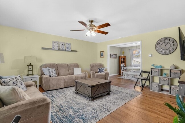 Photo - 5457 Warren St