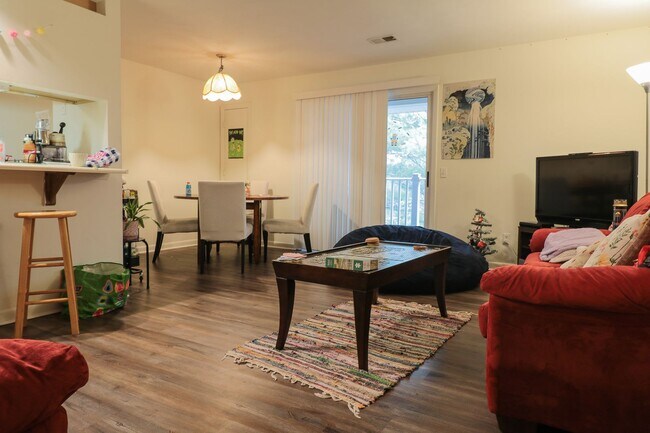 Photo - 1207 J University Terrace | 4 Bedroom 2 Ba...