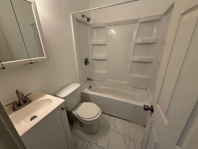 Photo - 1490 Indianola Ave