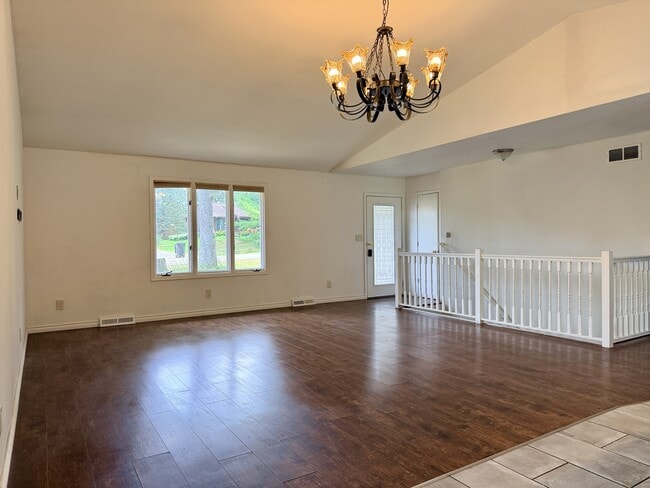 Photo - 135 Pembroke Rd SW